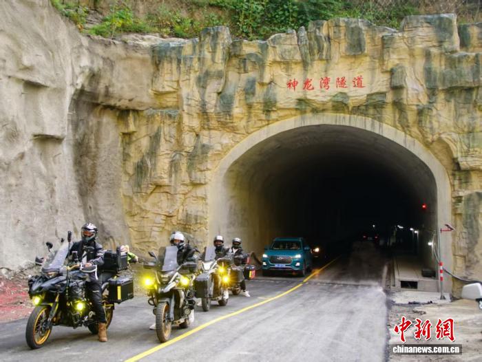 山西平顺：绝壁上的“空中走廊”改建完毕