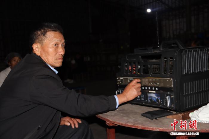 云南芒市：一位农村电影放映员49年的坚守