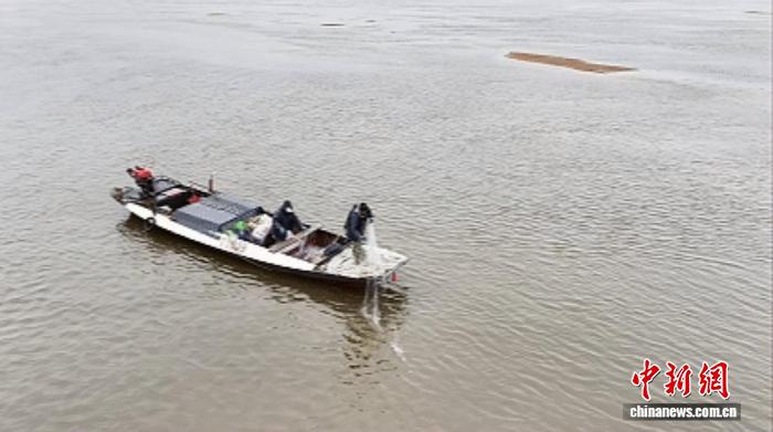 “赫哲故里”同江：一网江鲜跃上岸 春日渔市火出圈