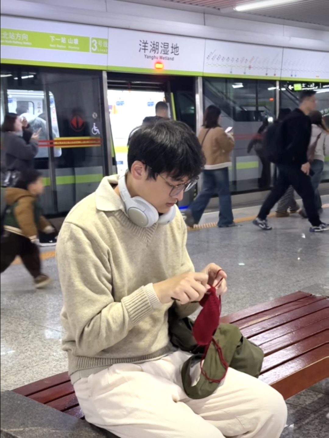 随地大小织，硬控年轻人