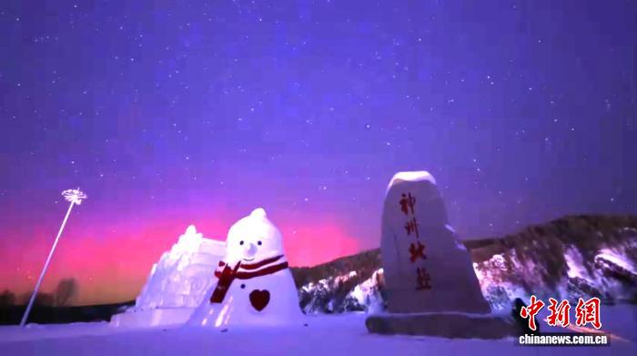 漠河再现红绿极光 大批游客春日