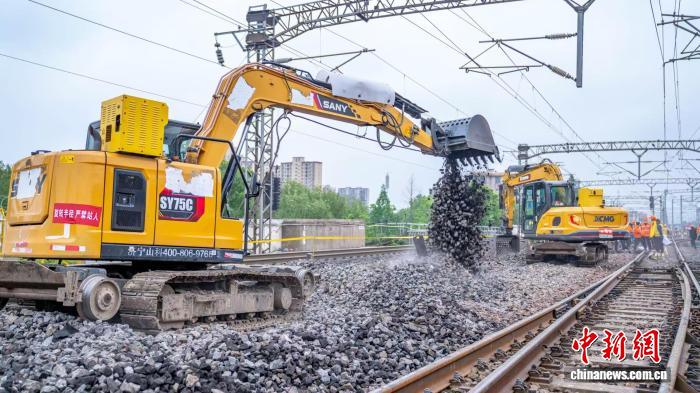 武铁三条铁路干线同时启动今年第一阶段集中修