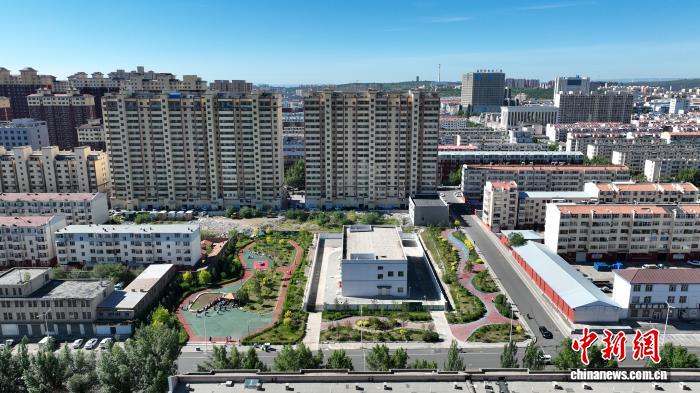 内蒙古集宁把公园“绣”进城市缝隙 让蓝天成四季常态