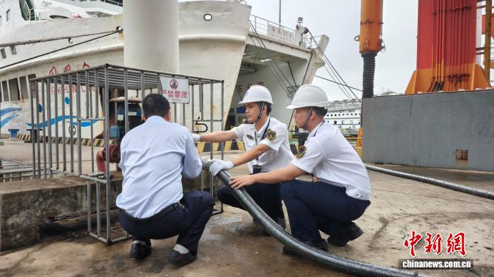 琼州海峡启动客滚船水污染物“零排放”试点