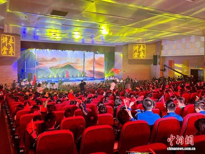 “未来讲堂——‘颂中华文脉·育鸿志少年’经典诵读会”在南昌举