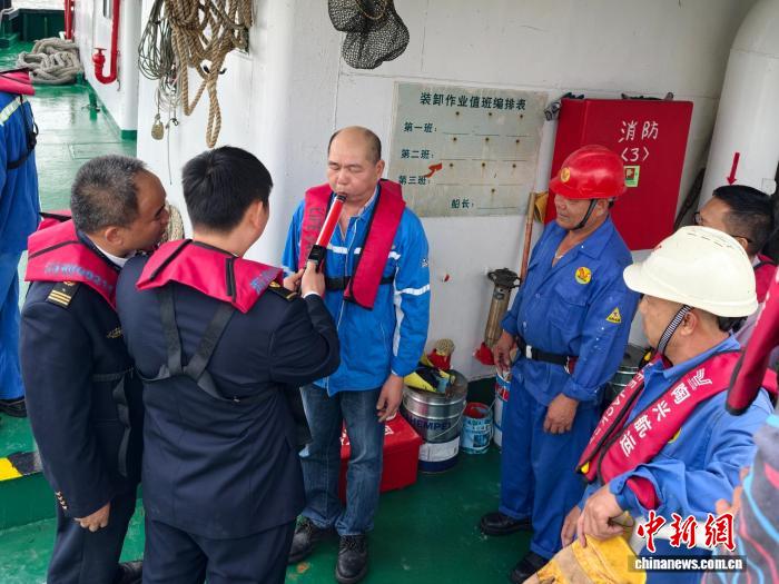 广东佛山水域迎来船舶复航高峰