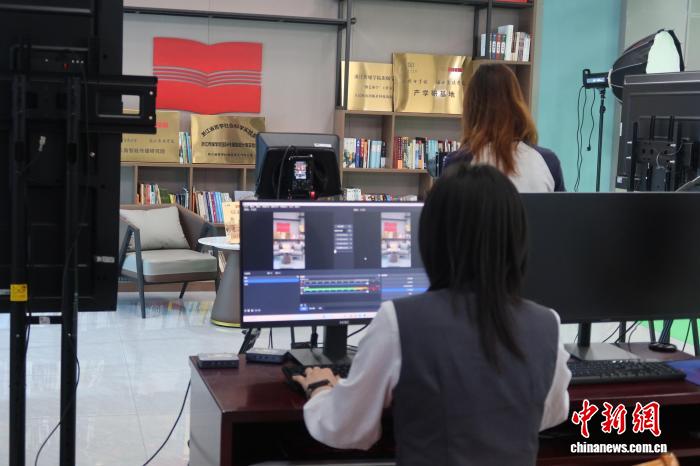 新文科观察：高校如何用实验室丈