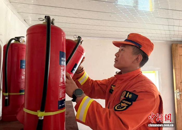 西藏林芝消防救援机动支队察隅大队走村入林开展巡护