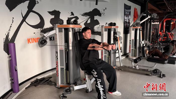 以健身“悦己” 年轻人“爱你老己”消费正当时