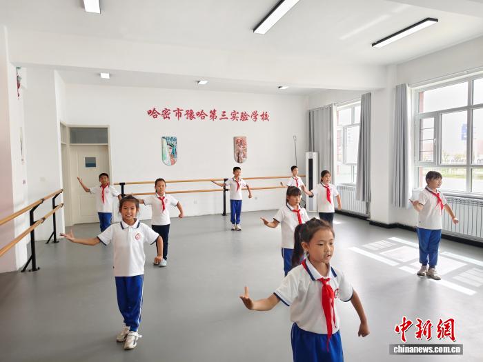 天山脚下，豫哈共育“新苗”