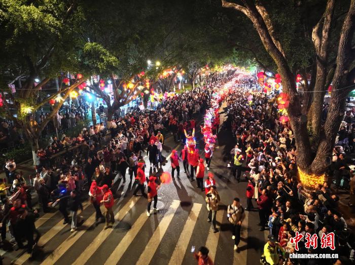 （新春走基层）福建上杭：百年民俗“闹”新春