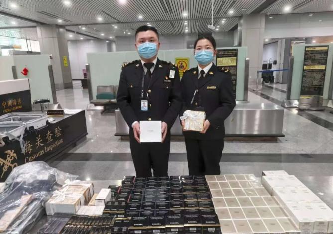 福州长乐机场海关查获品牌化妆品126件