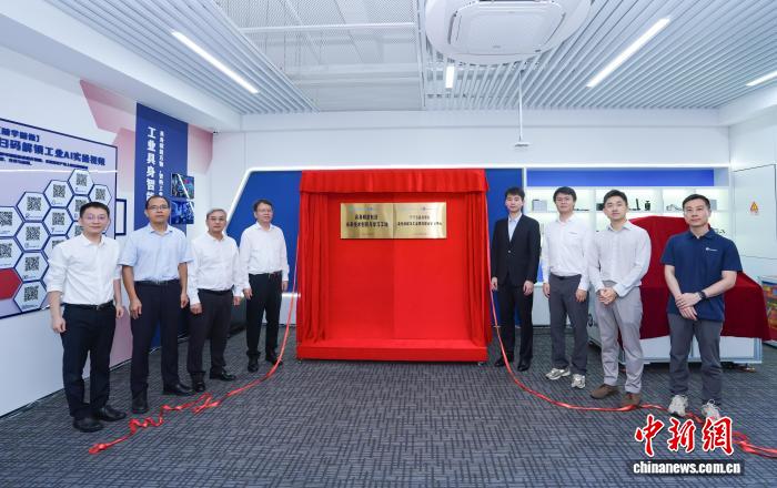 校企联合发布精密具身协作智能体 两大创新平台揭牌