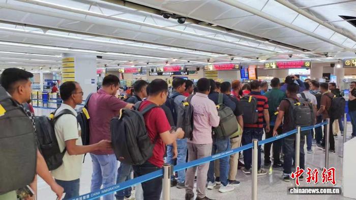 昆明机场口岸今年以来出入境旅客突破200万人次