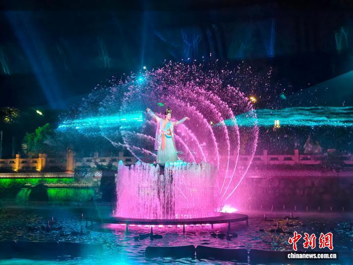 “行大运”于运河原点：桨声灯影