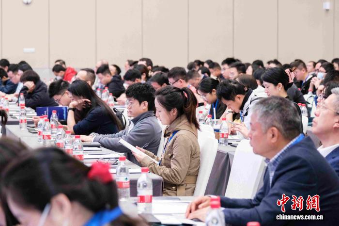 中山大学举行第十六届国际青年学者论坛