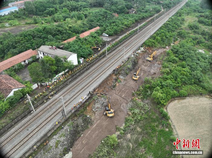 应对持续强降雨 武铁守护华中枢纽畅通