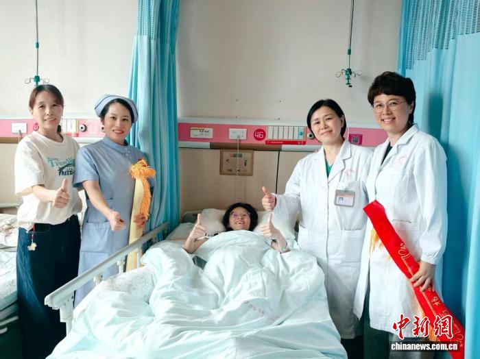 22厘米肌瘤致孕妇子宫“倒转”  湖南医护创下“保胎奇迹”