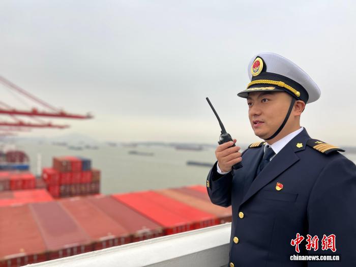 长江引航员：见证南京区域性航运物流中心建设按下“加速键”