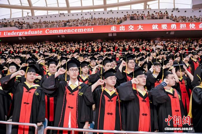 毕业季 上海高校寄语青年学子以实干赴时代之约