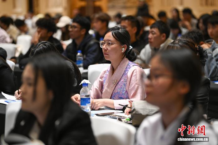 西藏籍高校毕业生就业创业挑战赛暨就业创业交流大会在拉萨举行