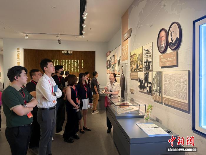 拜谒中山故居 台湾同胞：和平统一的答案就在中山思想之中