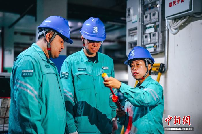 西安供电人：一度电的25年守护