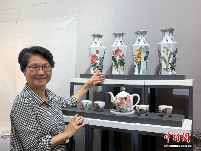 七旬台胞旅居“瓷都”绘瓷：窑火从未歇 新鲜感还在
