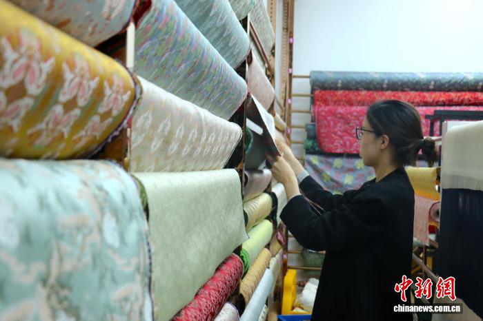 “一杯热茶” 释然矛盾 国际纺