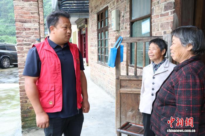 乡贤捐款饭菜管够 湖南涟源“长辈食堂”里的幸福滋味