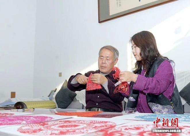 山西长治：父女两代“剪”出上党文化新韵