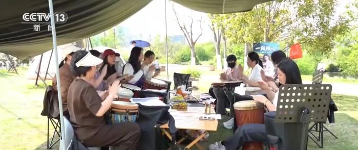 “城市焕新更懂我们” 解决好青年“落脚地、另一半、下一代”这