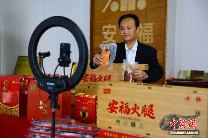 江西安福返乡新农人“乡土直播”解锁农货新销路