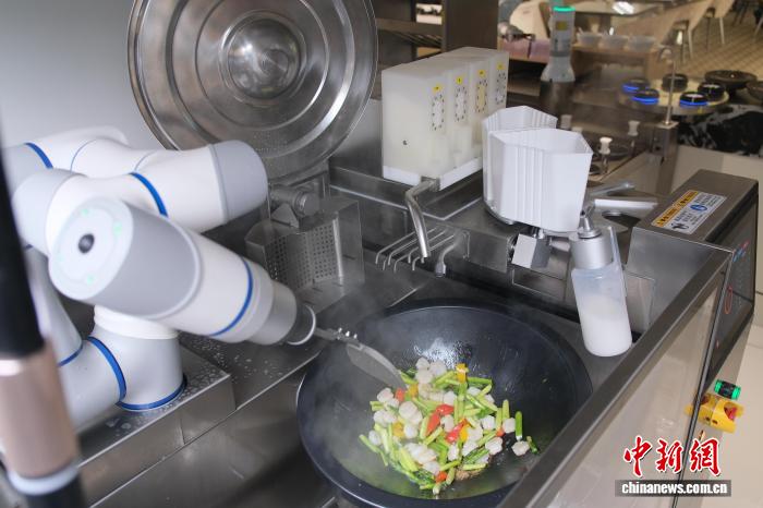 二十四节气西湖菜机器人餐厅亮相