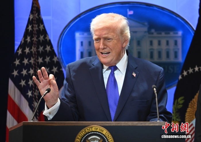 当地时间2月20日，华盛顿，美国总统特朗普在白宫就最高法院关税裁决举行记者会。中新社记者 陈孟统 摄