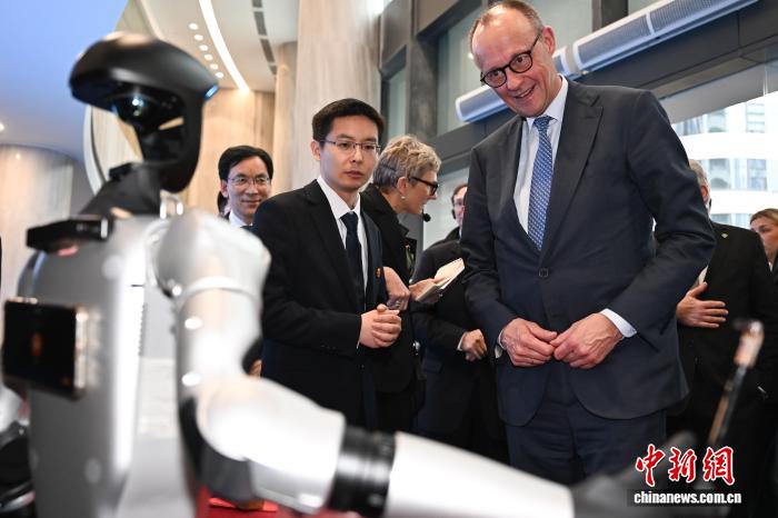 东西问｜从中国回去后，默茨和斯塔默都急了