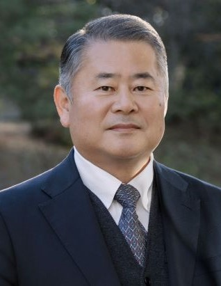 一边“拥核”，一边“台湾有事”：高市早苗这位亲信劣迹斑斑！