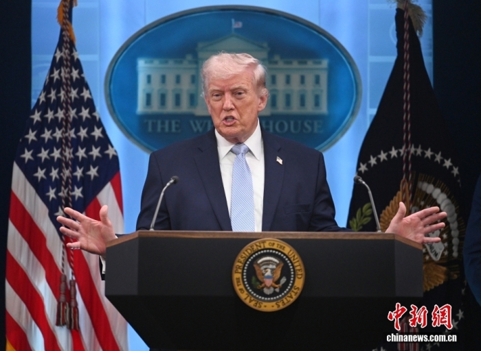 当地时间4月6日,华盛顿,美国总统特朗普就伊朗战事在白宫举行记者会。中新社记者 陈孟统 摄 当地时间4月6日,华盛顿,美国总统特朗普就伊朗战事在白宫举行记者会。中新社记者 陈孟统 摄