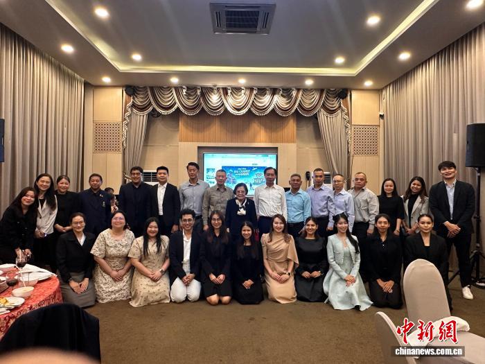 诗琳通公主奖学金学员启程赴华学