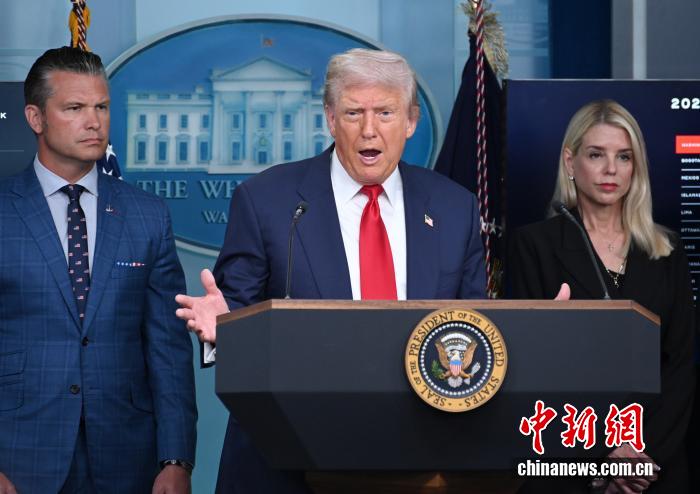 2025年8月11日，华盛顿，美国总统特朗普在白宫举行的记者会上。 中新社记者 陈孟统 摄