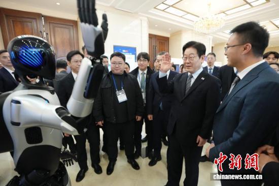 握手未来：中韩友好在数字与温情故事中谱写新篇