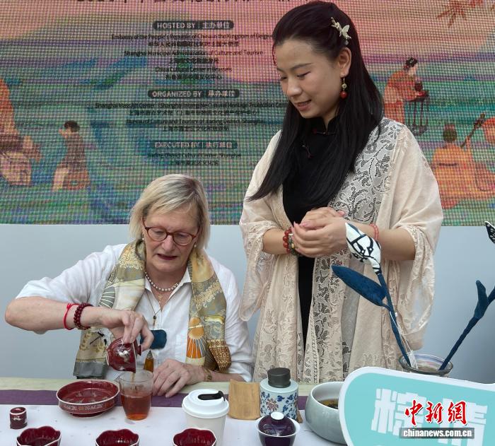 “以茶会友”共度端午  “茶和天下·雅集”活动亮相布鲁塞尔