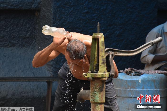 热浪炙烤印度：气温突破48℃，工人夜不能寐，城市陷入停电困境