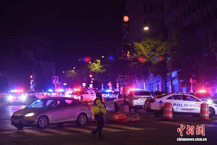 目击者回忆白宫记协晚宴枪击：当时现场一片混乱