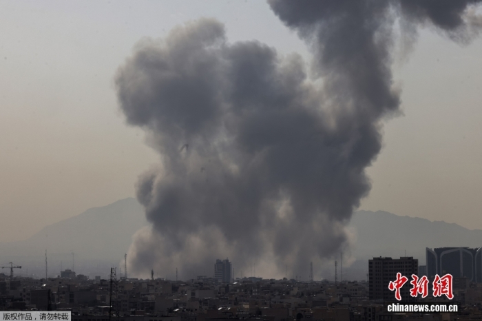 伊朗母亲：战火里，再也等不到那句“妈妈，放学来接我”