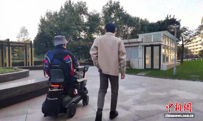 中国侵入式脑机接口技术连续造福患者的背后：抱以希望、审慎看待