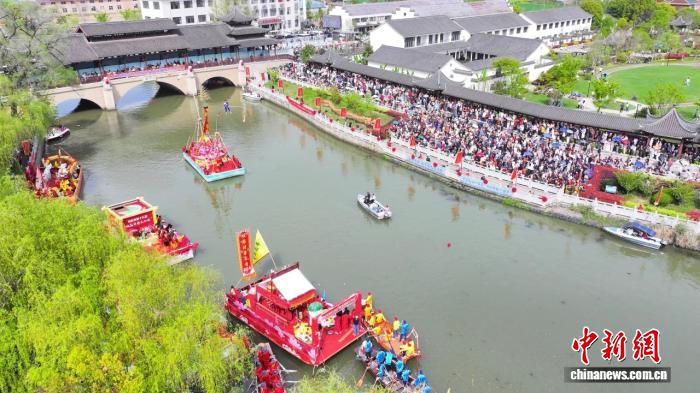 （乡村行·看振兴）万人空巷赴春约 浙江桐乡蚕花水会引客来