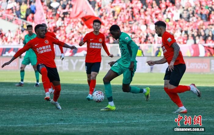 中超第四轮：国安爆冷不敌“升班马” 大连英博力克山东泰山